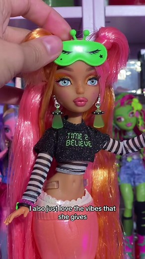 Unboxing Zuna from the @Mermaze Mermaidz Color Change Slumber Party line!! I think shes gorgeous 💖 #mermazemermaidz #mermaiddolls #mermaids #fashiondolls #dollcoklector