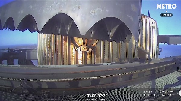 Jan 2025: SpaceX Starship rocket launch goes wrong and disintegrates