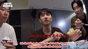 Soo anh lấy bánh trong đĩa của Soo em ăn, cắn hết phần nhân socola ngon rồi trả lại xong bị phát hiện ra. Hiểu sao lên phim hẹo sớm rồi đó =)) | Lee Kwang Soo Vietnam (이광수베트남)