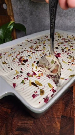 Arabian bread pudding Ingredients: Milk 1 liter Bread 20 slices Sugar 1/2 cup Cardamom powder 1tsp Custard powder 2 tbsp Fresh/Whipping cream 500ml Powder sugar 1/4 cup Vanilla essence 1 tsp Chopped pistachios #arabianpudding #breadpudding #easydessert #arabianbreadpudding #cooking #recipes | Cooking with Ruqsida