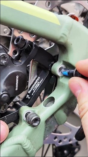 How to quickly and easily install new brake pads in your bike’s disc brakes.