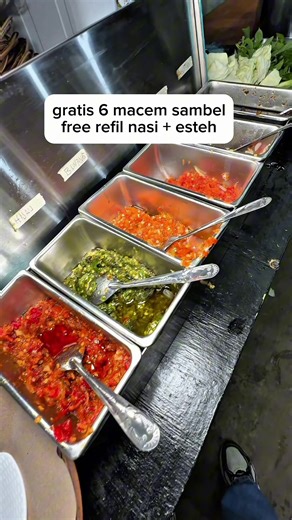 Cebongan kuliner e ora entek-entek😅👍,kesini pesen ayam goreng / bebek goreng dikasih sambel hitamnya josjis 👅9/10 WARUNG SAMBEL MEBHO Buka : 11.30-21.00 Alamat : jl kebonagung,tokerten,sumberadi,mlati sleman yogyakarta
