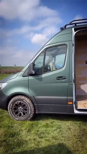 Full Campervan Conversion🤙 Here is an awesome Timelapse video of a build by @vanpuravida 👏. Tag someone who could live in a van like this😍 Could you? Check out VanLife Acadamy in the link in our description to learn everything you need to know to build a van and live in it full time. Don’t wait for adventure!😀 🄵🄾🄻🄻🄾🅆 @camperhacker for the best vanlife content‼️ Don’t wait for adventure!😀 #vanlife #campervan #vanconversion #diycamper #nomad #homeonwheels #tinyhouse #tinyhousebuild #pro