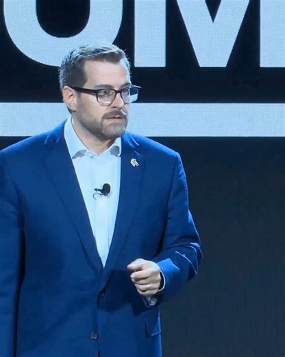 AI alone won’t drive success. To realize its potential, workflows must first be digitized. As our Chief Marketing Officer, Rob Armstrong, explains success begins with understanding and digitizing existing operations. By combining AI with human expertise and fostering strategic, cross-functional collaboration, organizations can empower frontline teams to enhance workflows and bridge the gap between vision and performance. | Zebra Technologies