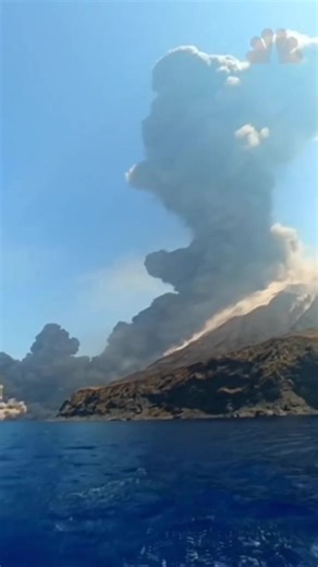 Pyroclastic Flow from Stromboli Volcano | Italy