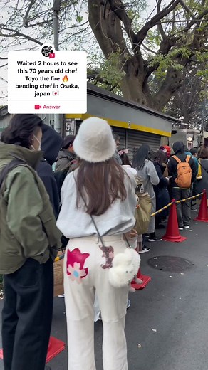 #question from @mydeliciouslife As seen on the Netflix Series- Street Food Asia, Izakaya Toyo is a street side standing food stall bar located in the Kyobashi District of Osaka. This Izakaya is helmed by Chef Toyo himself who is the cigarette smoking, blow torch holding fire bending Owner. Specialties here include - bright reddish-orange ikura (salmon roe), unagi (fresh water eel), tuna and eel maki rolls and maguro sashimi (fresh, raw tuna sliced into thin pieces). But the real show-stopper is 