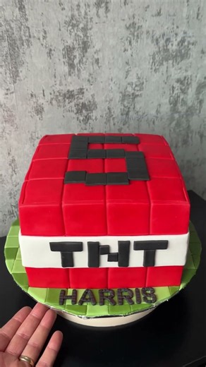 Minecraft Cake (The Amateur Baker)