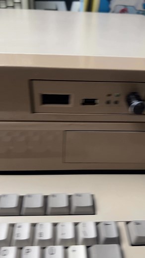 19K views · 228 reactions | Kojarzycie Amigę 2000? Ta z mała niespodzianką w środku. Zostańcie do końca! #retro #ratrogaming #retroexe #commodore #amiga | Retro.exe | Facebook