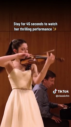 Maria Dueñas Stunning Performance of 'Symphonie Espagnole' by Lalo