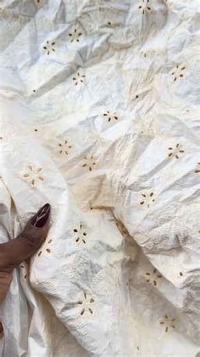 PORT HARCOURT FABRIC STORE on Instagram: "Quality padded sample lace❌sold Cream and offwhite . Padded✅ Texture tok solid . Price;4800/yrd . Send a dm to order 👆"