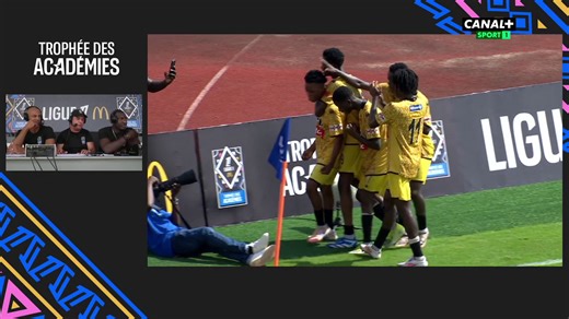 #TrophéeDesAcadémies 💎 : L’ASEC Mimosas en mode patron ! 💛🖤 Les jeunes Mimos ont battu l’OM ce matin et filent en demi-finale du Trophée des Académies 🔥 2 matchs, 2 victoires - un parcours parfait jusque-là 👏 L’OM, de son côté, concède une 2 défaite et termine 3e du groupe A. Quel exploit des Ivoiriens ! 🇨🇮 💪 | CANAL SPORT Afrique