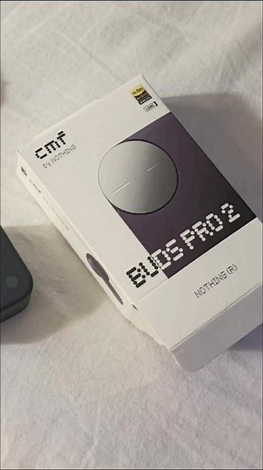 Обзор CMF buds pro 2 мой тгк: weriltech CMF Buds Pro 2 — это бюджетные TWS-наушники от суббренда компании Nothing, выпущенные в 2024 году, которые отличаются уникальным зарядным кейсом с функциональным поворотным диском (Smart Dial). Модель предлагает продвинутый звук с двойными драйверами (11 мм 6 мм), активное шумоподавление (ANC) до 50 дБ и защиту IP55, обеспечивая отличное соотношение цены и качества.