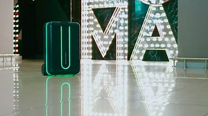 This futuristic robot suitcase moves on its own and follows you. Order one now by clicking here: igg.me/at/travelmate/x | Travelmate