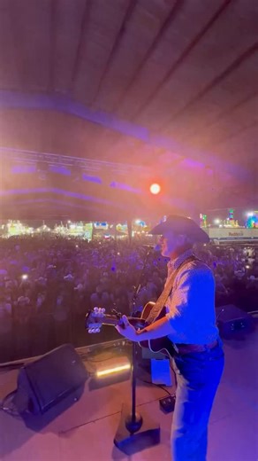 Come spend Valentine’s weekend with me!! FEB 13 @rowdyswebstertx in Webster, TX FEB 14 @banitacreekhall in Nacogdoches, TX | Aaron Watson