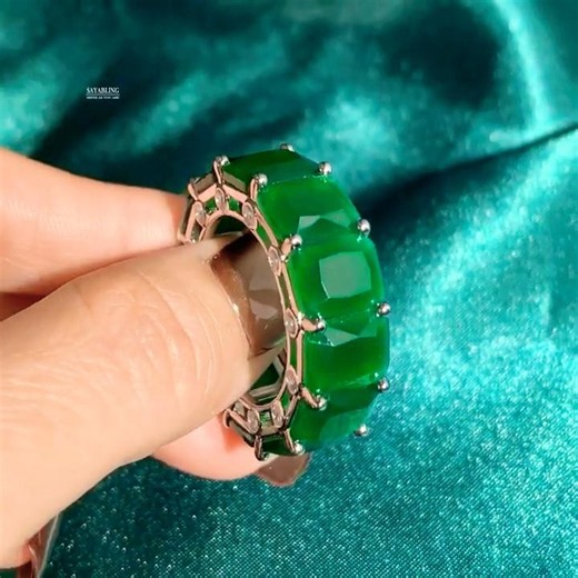 Sayabling 38ctw Emerald Cut Emerald/Ruby Eternity Ring