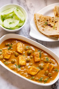 Matar Paneer Recipe (Punjabi Style Mutter Paneer Curry)