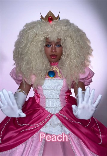 Who's your favorite? #nintendocosplay #supermariomovie #rosalinacosplay #princesspeachcosplay #princessdaisy