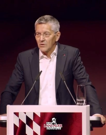 JAHRESHAUPTVERSAMMLUNG 2025 - PRÄSIDENT HERBERT HAINER ZU UNSERER STIFTUNG Am vergangenen Sonntag ging bekanntlich die diesjährige Jahreshauptversammlung des FC Bayern München e.V. über die Bühne. Über die Worte in der Rede von Präsident Herbert Hainer zu unserer ehrenamtlichen Arbeit haben wir uns sehr gefreut - hier für euch nochmal zum Nachschauen… | Kurt Landauer Stiftung e.V.