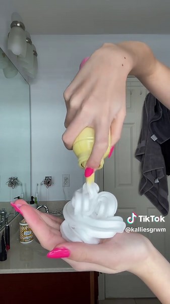 Discover the NEW Daise Foaming Body Wash