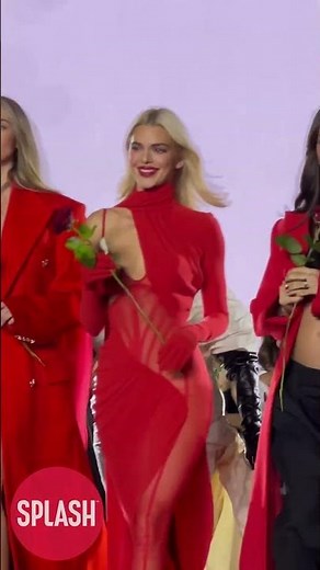 Kendall Jenner And Models Unite For The Final Catwalk At L’Oréal Fashion Show