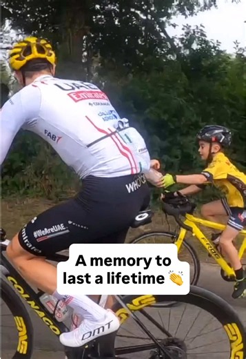 Pogi making this young fan’s year 🥰 Flashback to the first rest day of the 2024 Tour de France, when Tadej Pogačar looked past the fact this budding cyclist was wearing a Team Visma | Lease a Bike jersey and gave him a bottle while out on a coffee ride.