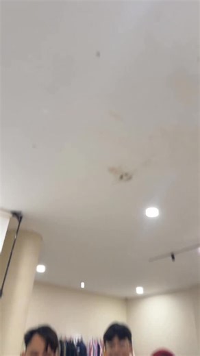 our first Indonesian iDolla meeting 🇮🇩😭💜 love you and see you at the show tomorrow @idolla.id 📍 @posergirl.id | DOLLA