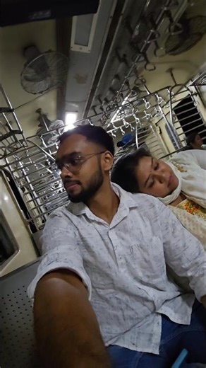 ট্রেনে ভুত?😱😱😱#hojoborolovlog #minivlog #ghorebairevlog #bengalivlog #shorts #viral #vlog #yt #funny