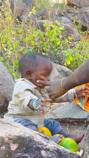 A Mother's Quick Help Saved Her Baby From a Scary Moment 😱👶 #shortsfeed