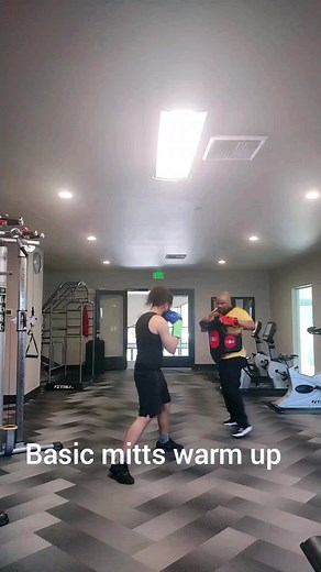 Hitting the mitts @ 6 weeks of boxing training. #boxingtraining #boxing #boxingtok