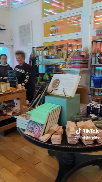 Join us on our sunny morning strolling through the @hawardenestateexperience admiring the beautiful views from the top of the castle, and making some prints in the @thewalledgardenschool with a cuppa 🖌️☕ this place is a gem in the local community and they have events on all throughout the year, so take a look at their insta to get involved! Hope you're all enjoying this lovely sunny day - spring is finally here!! 🌼☀️ #spring #hawardenfarmshop #hawardenestate #hawardencastle #thewalledgardensch