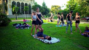 clip-1034577365-group-lesson-on-acroyoga-master-class-which