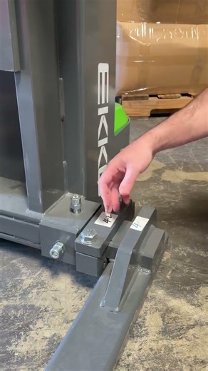 EKKO Straddle Stacker Leg Adjustment