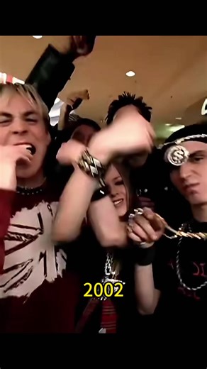 Avril Lavigne - Complicated: A Musical Journey