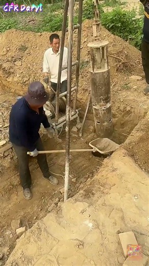 Oddly Satisfying Teamwork! Drillers Sync Perfectly to Shovel and Throw Mud Instantly