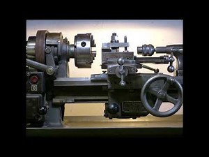 Feinmechanische Arbeiten auf einer alten Drehmaschine