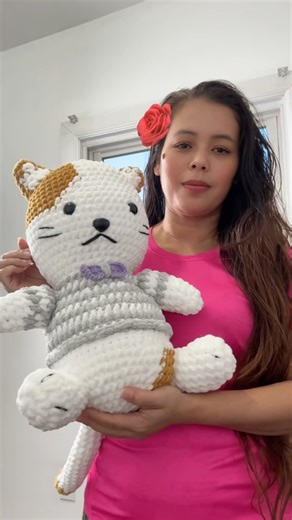 I'm showing you some of my larger knitting projects 🐢🐈🐄