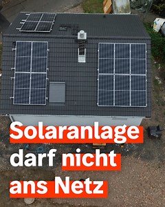 Die Anlage der Familie Vogelbacher kann auch die sogenannte Nulleinspeisung (Strom würde nur von Wärmepumpe genutzt). Der Solarbauer hat diese Funktion schon jetzt in der Anlage montiert. Allerdings erlaubt auch der Netzbetreiber keinen Betrieb der Anlage mit Nulleinspeisung. | SWR