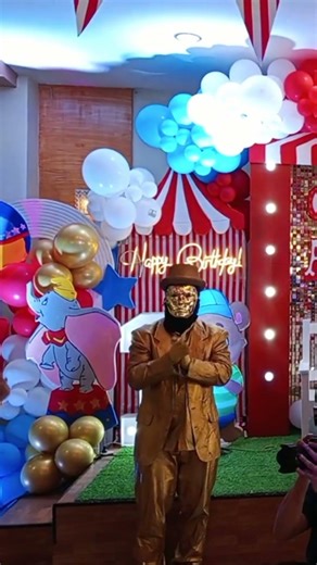 human statue mime in gold paint costume #partyberks #carnivalbirthday #birthdayparty #mime