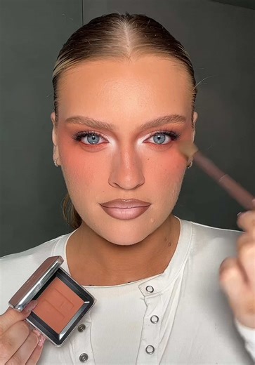 Toasty Glam Makeup Tutorial for Blue Eyes