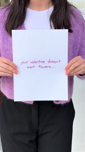 meet the red velvet latte with cream cheese frosting whip 🌨️🧣💌 treat yourself or your valentine to this scrumptious beverage from Equator Coffees 😇 #valentinesday #redvelvetlatte #northeasternuniversity #redvelvet #bostonfoodies