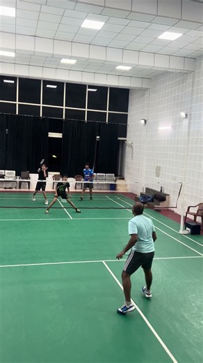 You can’t finish the rally if they won’t let you#badminton #badmintonplayer #badmintonrally #youtube