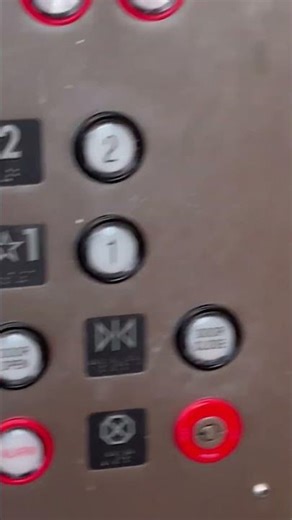 Scenic 1997 MontgomeryKONE Hydraulic Elevator Macy’s Mall Of Louisiana In Baton Rouge LA