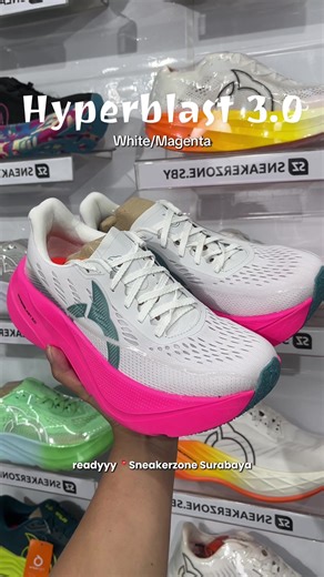 Hyperblast 3.0 mendarat dua warna di Sneakerzone Surabaya nih jezz👀😆 nyalain notif live biar gak ketinggalan stoknya yaa🤭🫵🏻 #sneakerzonesby #fyp #ortuseight #hyperblast30 #sepaturunning