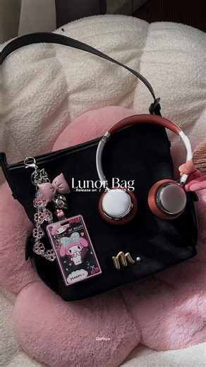 Moss Doom Bag: The Waterproof Travel Companion