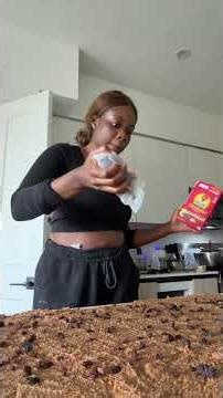 LETS BAKE SPRING CINNAMON ROLLS IN MY APARTMENT BAKERY!!