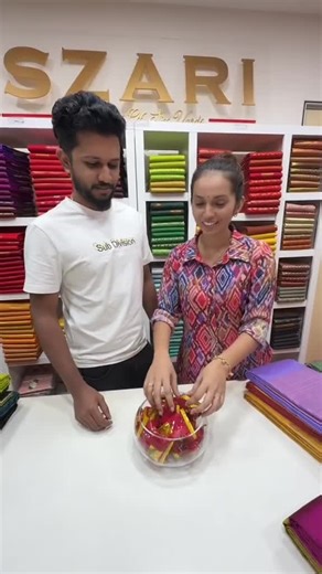 Draped in pure elegance with @SZARI THE BEST OF SIX YARDS 💛 When tradition meets timeless beauty, every six yards tells a story. From authentic handloom Kanchipuram silk sarees to exquisite veshtis, Szari Silk is where heritage, craftsmanship, and luxury come together. Perfect for weddings, festivities, and moments that deserve nothing but the best.🥰 Visit their KL & JB stores or tap the link in their bio to experience true silk magic😘 #svdj #svdjcosmetics