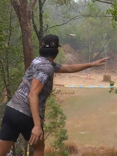 AB shows us the textbook flex line on hole 6 📝 #discgolf #jomezpro