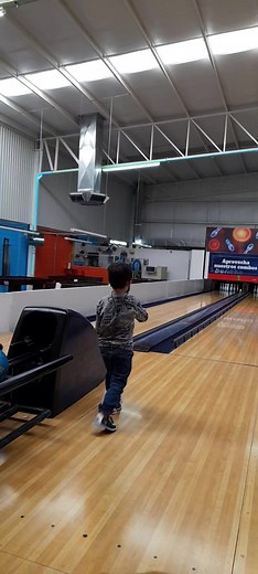 Mastering the Perfect Bowling Approach: Tips for Young Bowlers