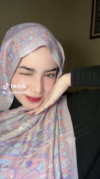 Pashmina Cashmere Styling Tips and Tutorials