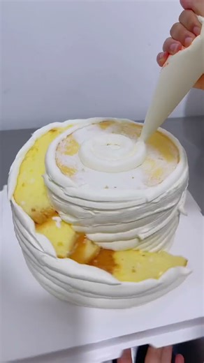 Tutorial for making a cake with a winding mountain road